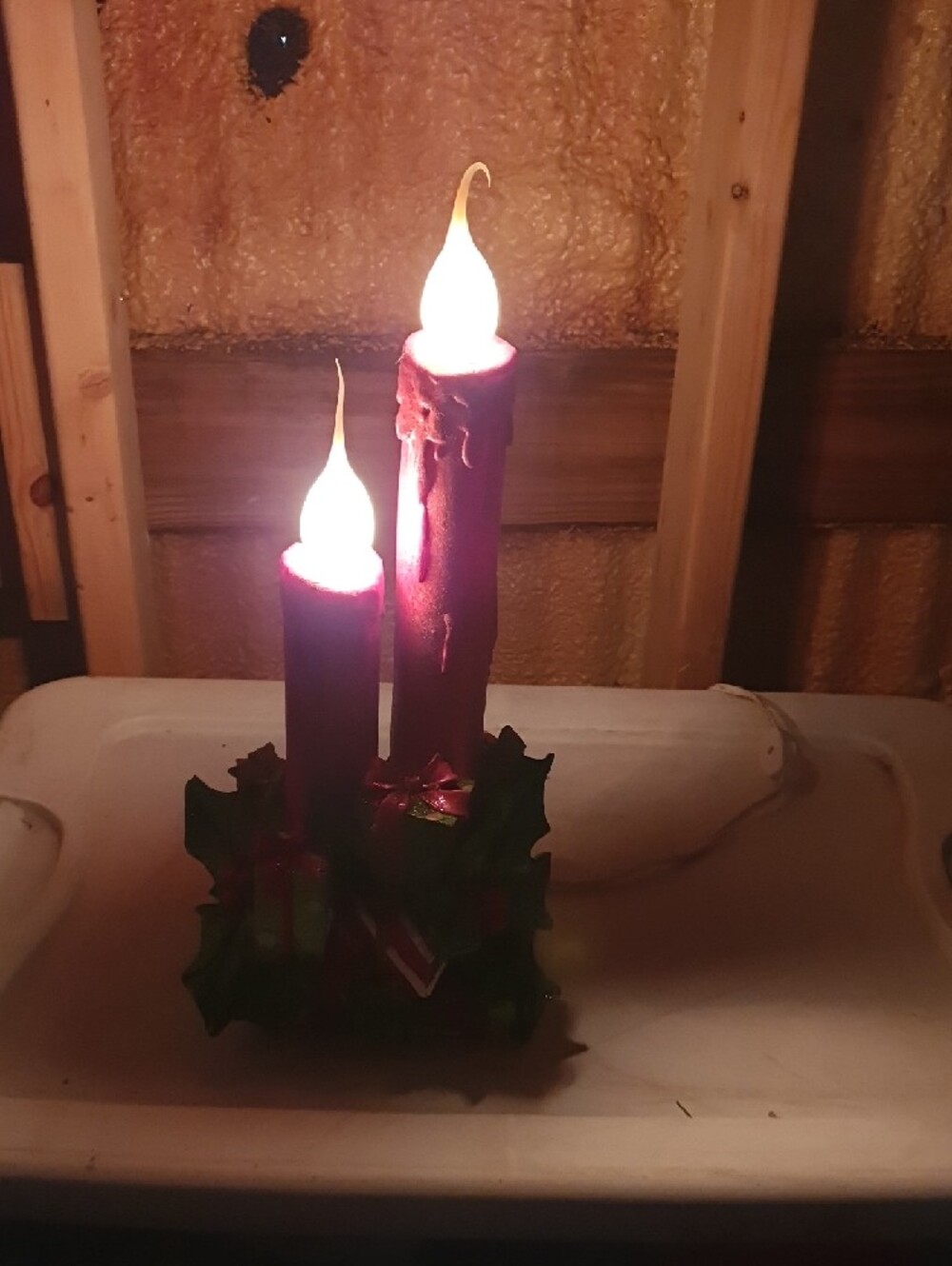 💜 Red LED Christmas Candle Pair with Holly and Gifts - Picture 11 of 13